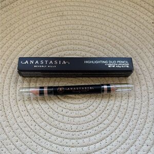 Anastasia Highlighting Duo Pencil
New in Box
Color is Sand